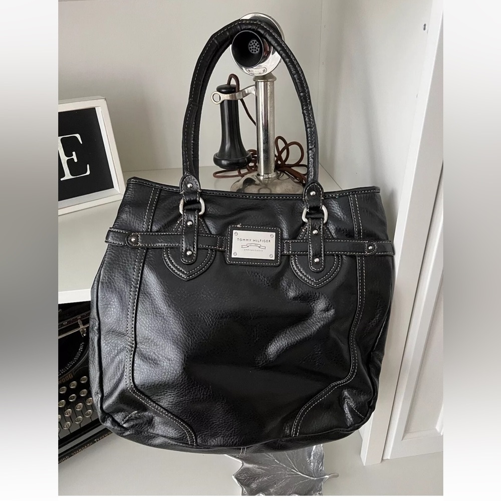 TOMMY HILFIGER Pebbled Leather Black Classic Tote Over Shoulder Large Purse Bag